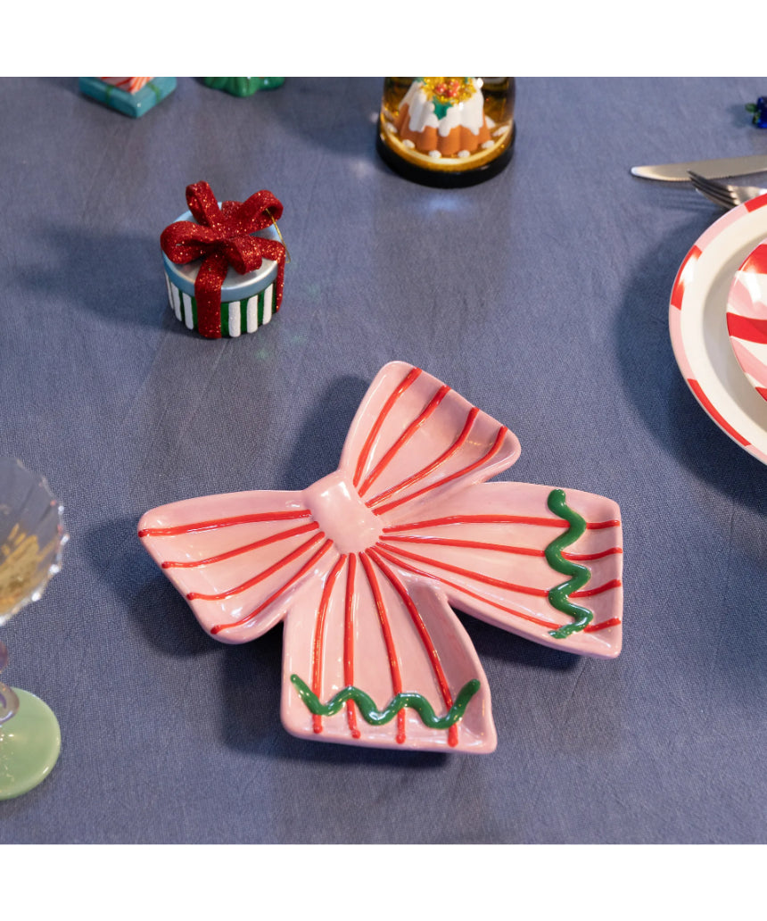 Klevering Plate Ribbon Pink jewelry piece with a pink ribbon design, showcasing the elegant, detailed craftsmanship.