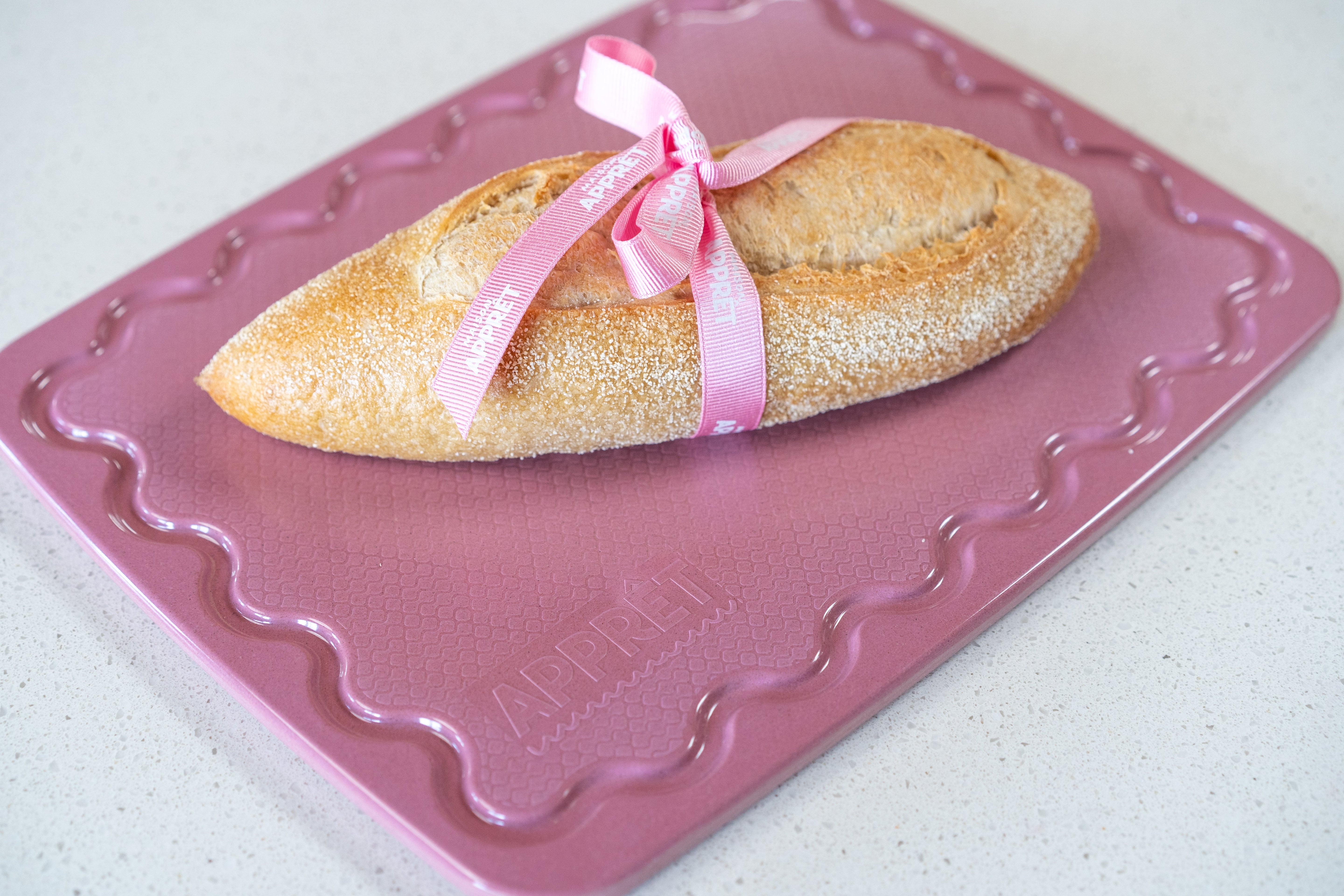 Pink Maison Apprêt Petite Chopping Board with smooth surface and compact design, ideal for kitchen prep and serving.
