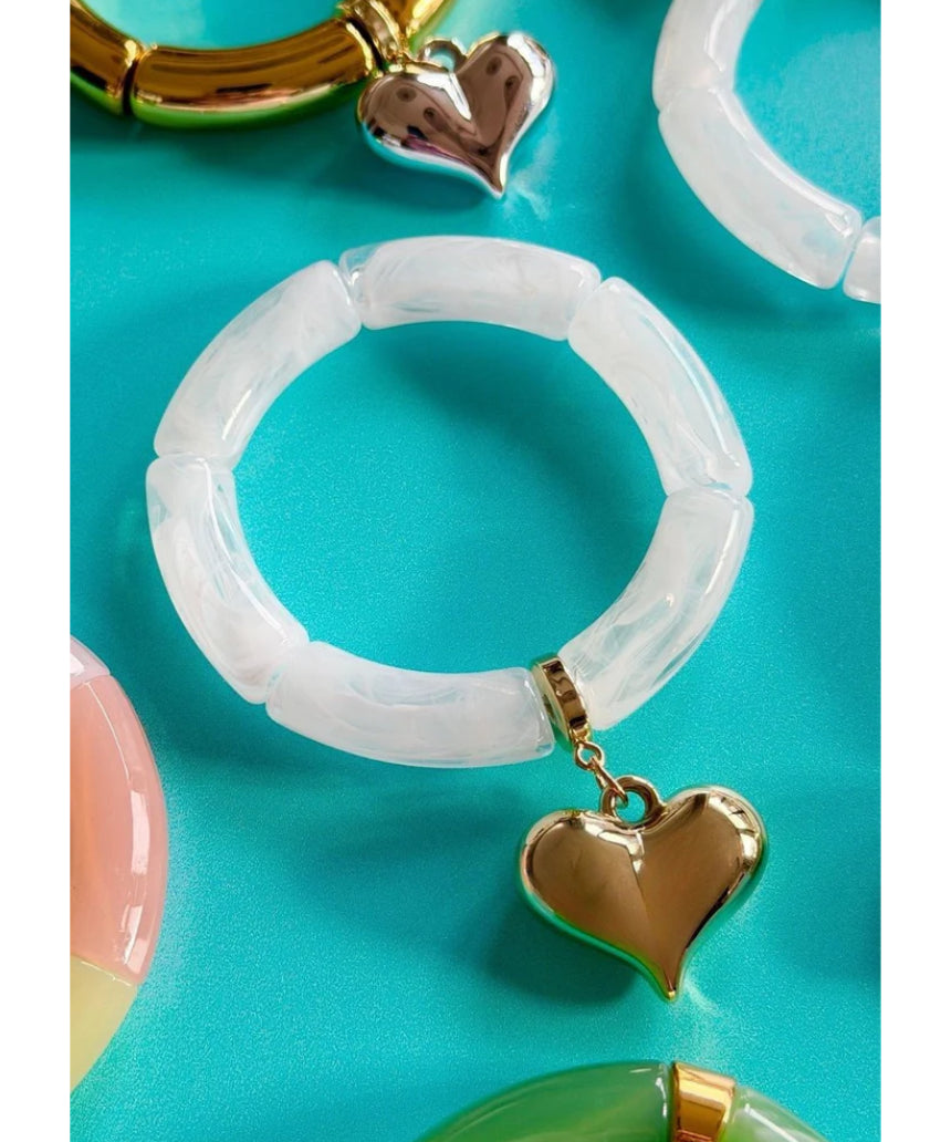 Mosk Melbourne Big Heart bracelet featuring a large heart charm on a delicate chain, stylish jewelry accessory.