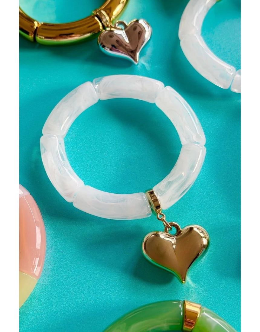 Mosk Melbourne Big Heart bracelet featuring a large heart charm on a delicate chain, stylish jewelry accessory.