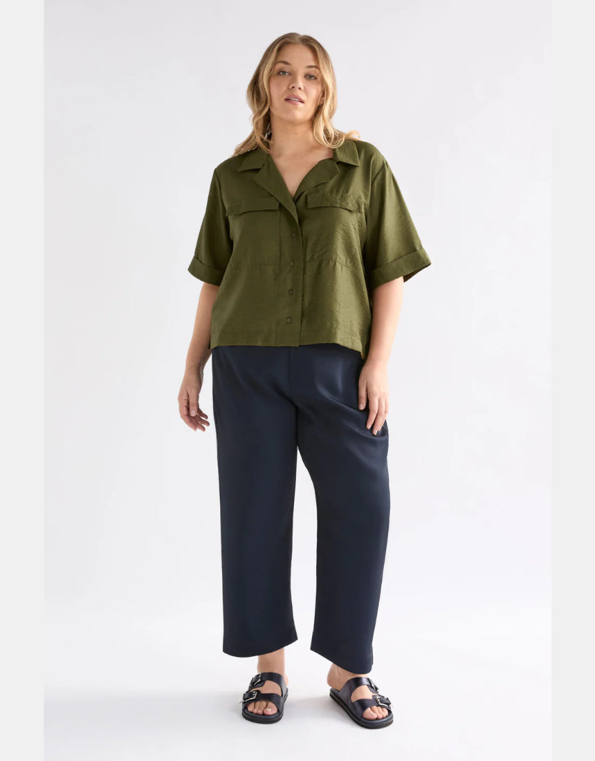 Elk Eine Bright Olive shirt in olive green color, casual clothing with a comfortable fit, displayed flat on a white background.