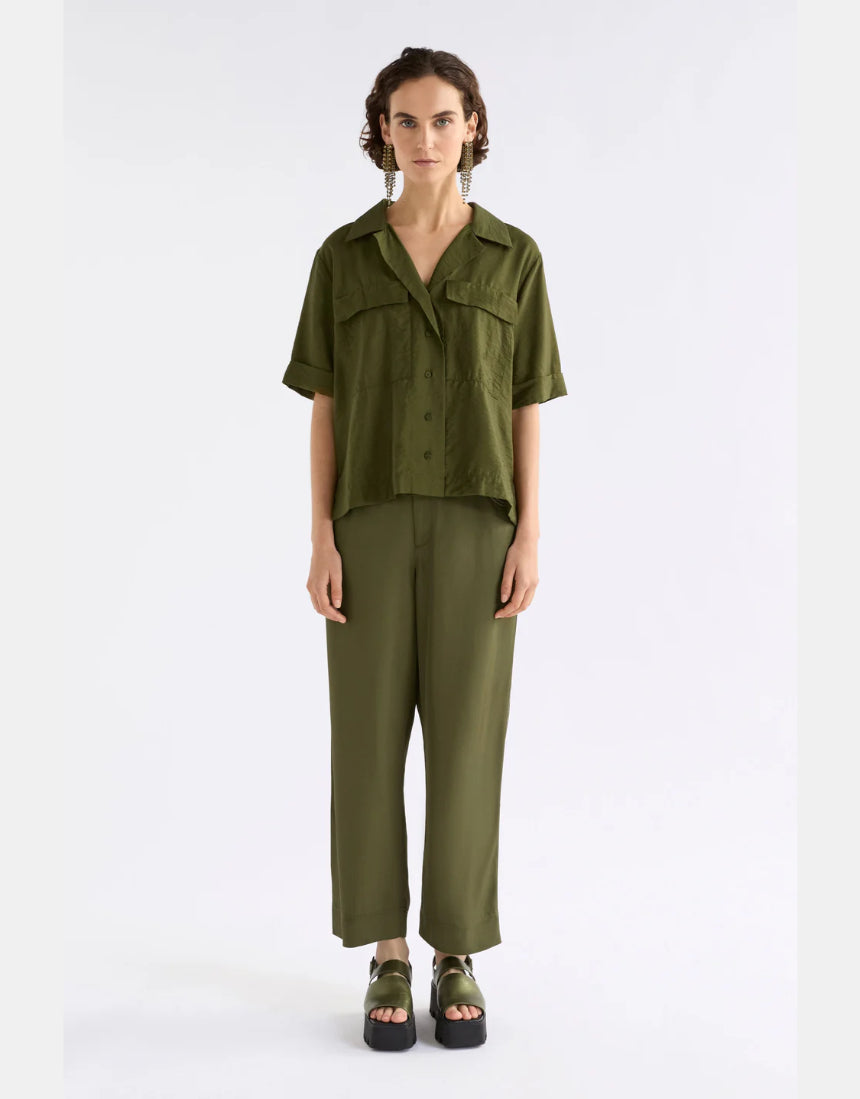 Elk Eine Shirt in Bright Olive, a casual men's clothing top with a relaxed fit and short sleeves in vibrant olive green.