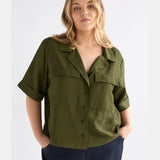 Elk Eine Shirt in Bright Olive, casual clothing with a relaxed fit, featuring a simple crew neck and long sleeves.