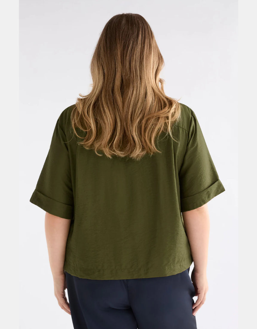 Elk Eine Shirt in Bright Olive, a casual men's clothing top with a relaxed fit and soft fabric.