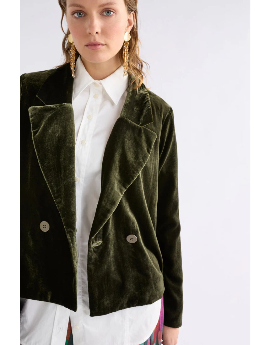 Elk Suuri double-breasted blazer in deep olive, shown in a close-up image of the tailored velvet fabric and structured fit.