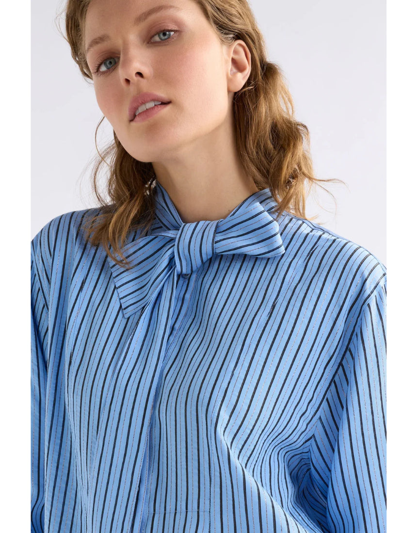 Elk Hedi Shirt in chambray with blue and white stripe pattern, casual men's clothing, front view showing collar and button details.