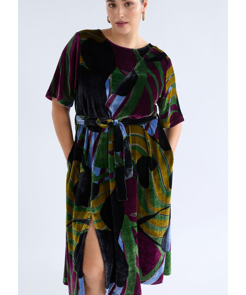 ELK The Label Reihen Dress in Stribe Burnout with a relaxed fit, featuring a textured burnout fabric and a casual, stylish silhouette.