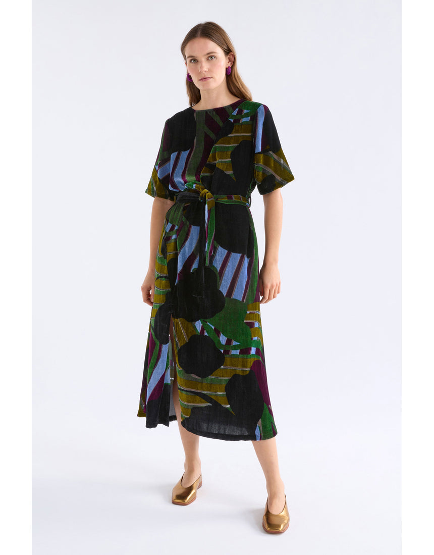 ELK The Label Reihen Dress in Stribe Burnout fabric, featuring a relaxed fit, long sleeves, and a stylish burnout pattern.