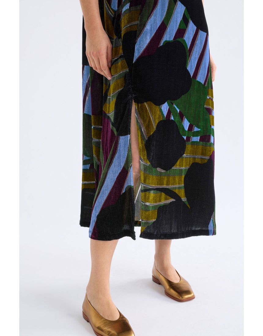 ELK The Label Reihen Dress in Stribe Burnout, featuring a flowy design with a relaxed fit and stylish pattern.