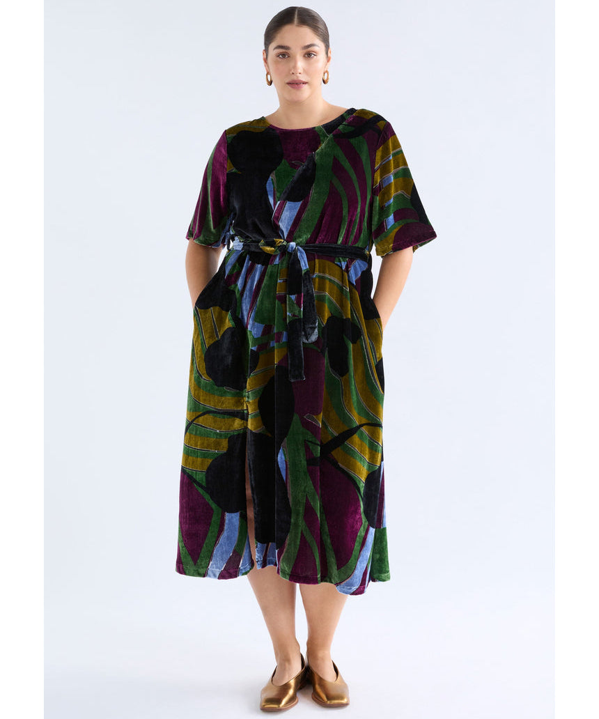 ELK The Label Reihen Dress in Stribe Burnout with a relaxed fit and floral pattern, shown on a model.