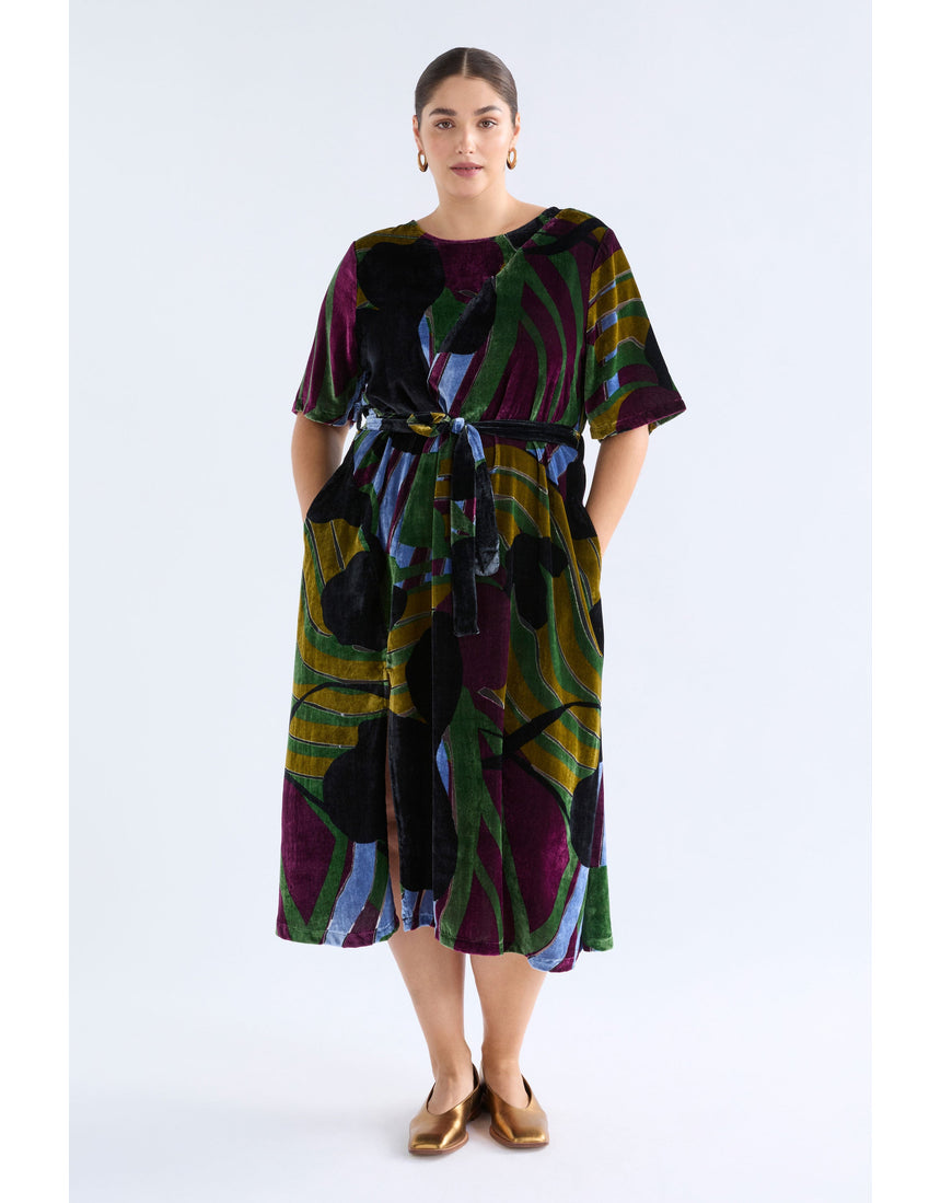 ELK The Label Reihen Dress in Stribe Burnout with a relaxed fit and floral pattern, shown on a model.