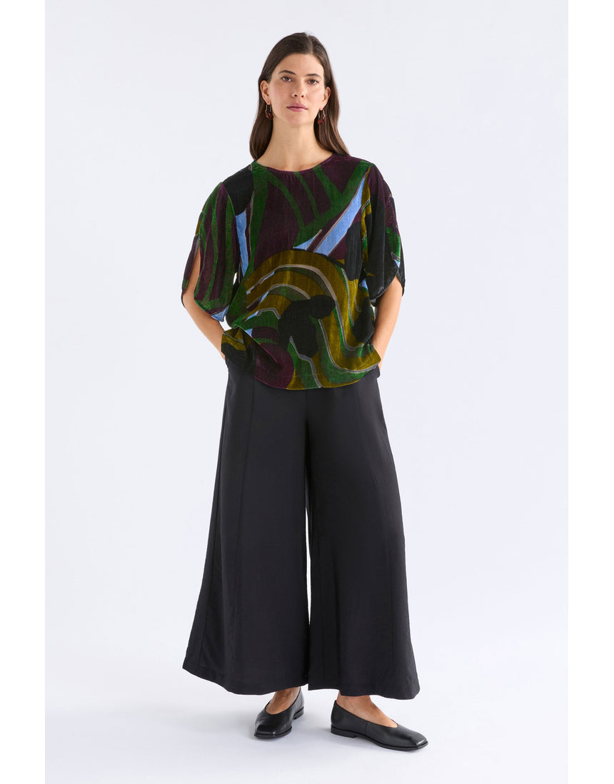 ELK The Label Reihen Top in Stribe Burnout with a relaxed fit, displayed on a hanger showcasing its soft fabric and stylish design.