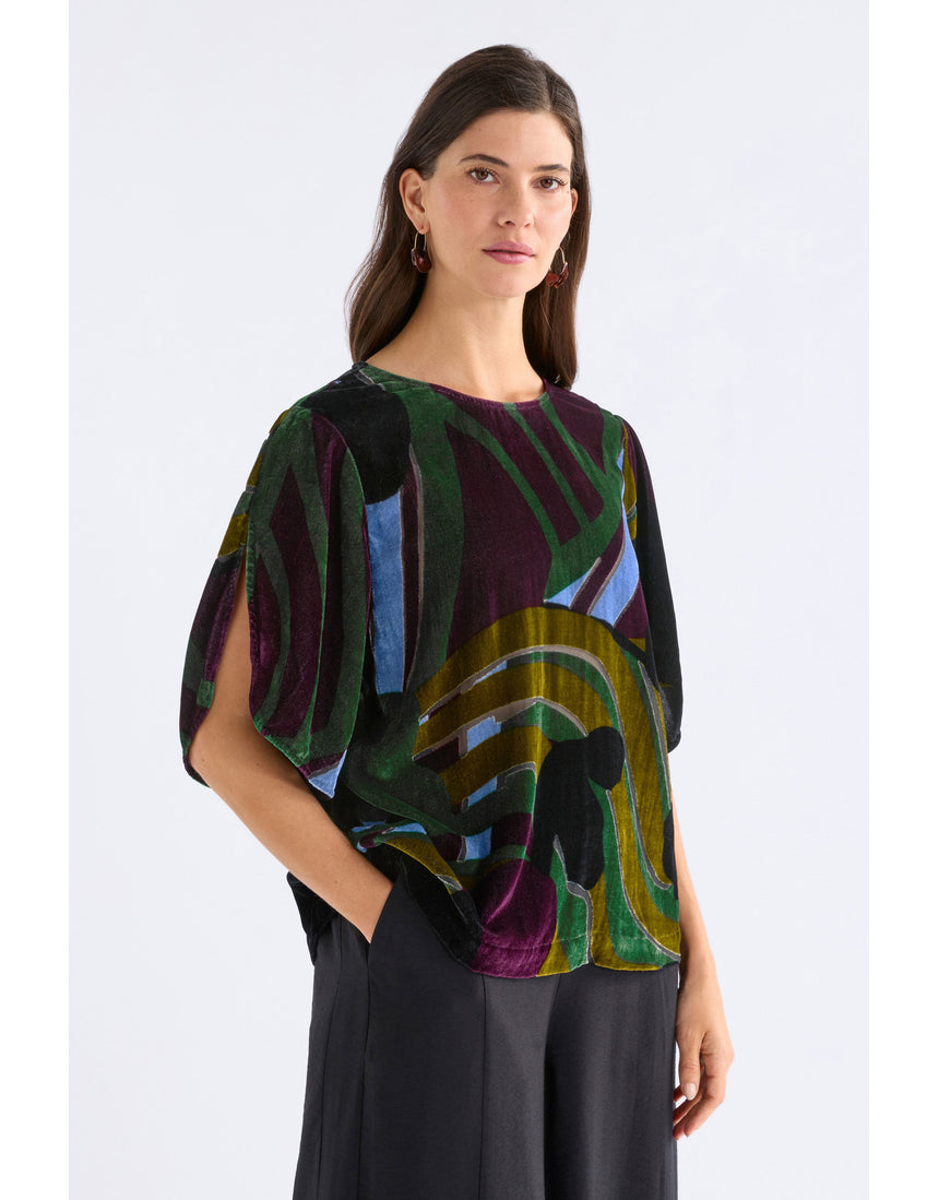 ELK The Label Reihen Top in Stribe Burnout featuring a relaxed fit and stylish design, displayed on a hanger.