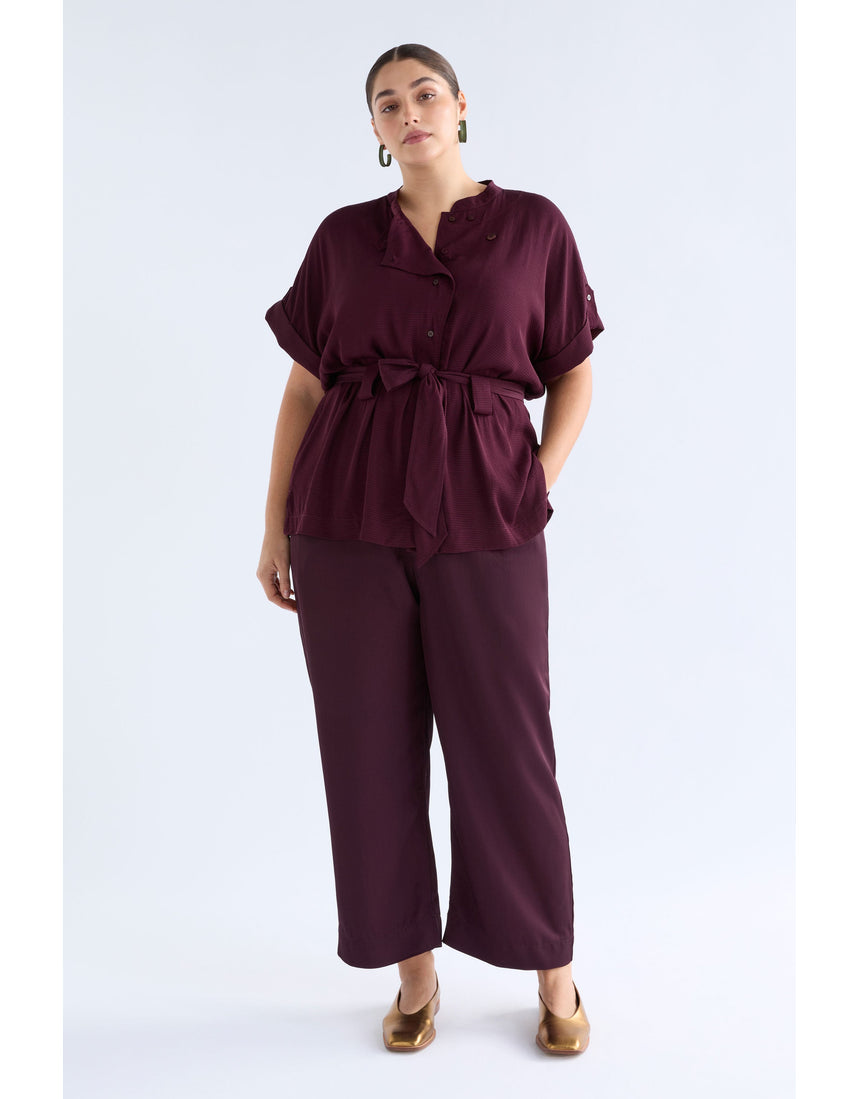 ELK The Label Hullu Pant in Shiraz color, stylish pants with a relaxed fit, made from comfortable fabric, shown on a model.