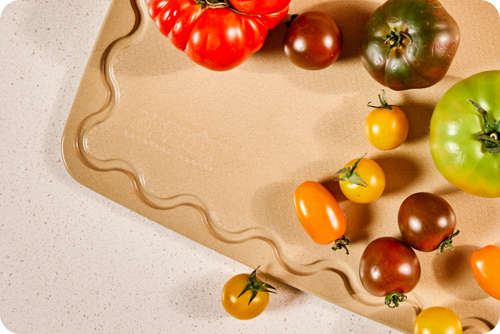 Beige Maison Apprêt Classique chopping board with a smooth wooden surface, ideal for food preparation and presentation.