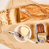 Beige Maison Apprêt Classique chopping board made of wood, showing a smooth surface and rectangular shape for kitchen use.