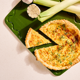 Maison Apprêt green classic chopping board with wooden surface and handle for kitchen prep and food chopping.