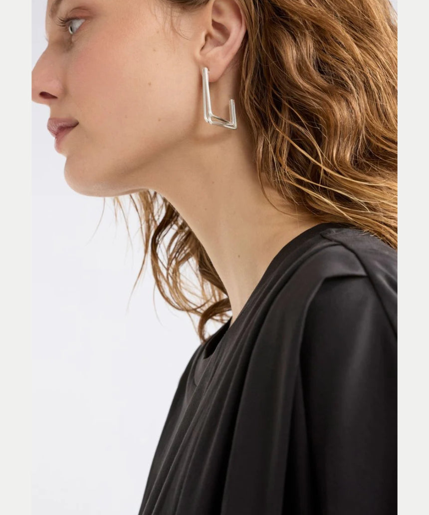 Silver Elk Sokar Earring with intricate design, showcasing the elegant craftsmanship of Elk earrings in a detailed close-up image.