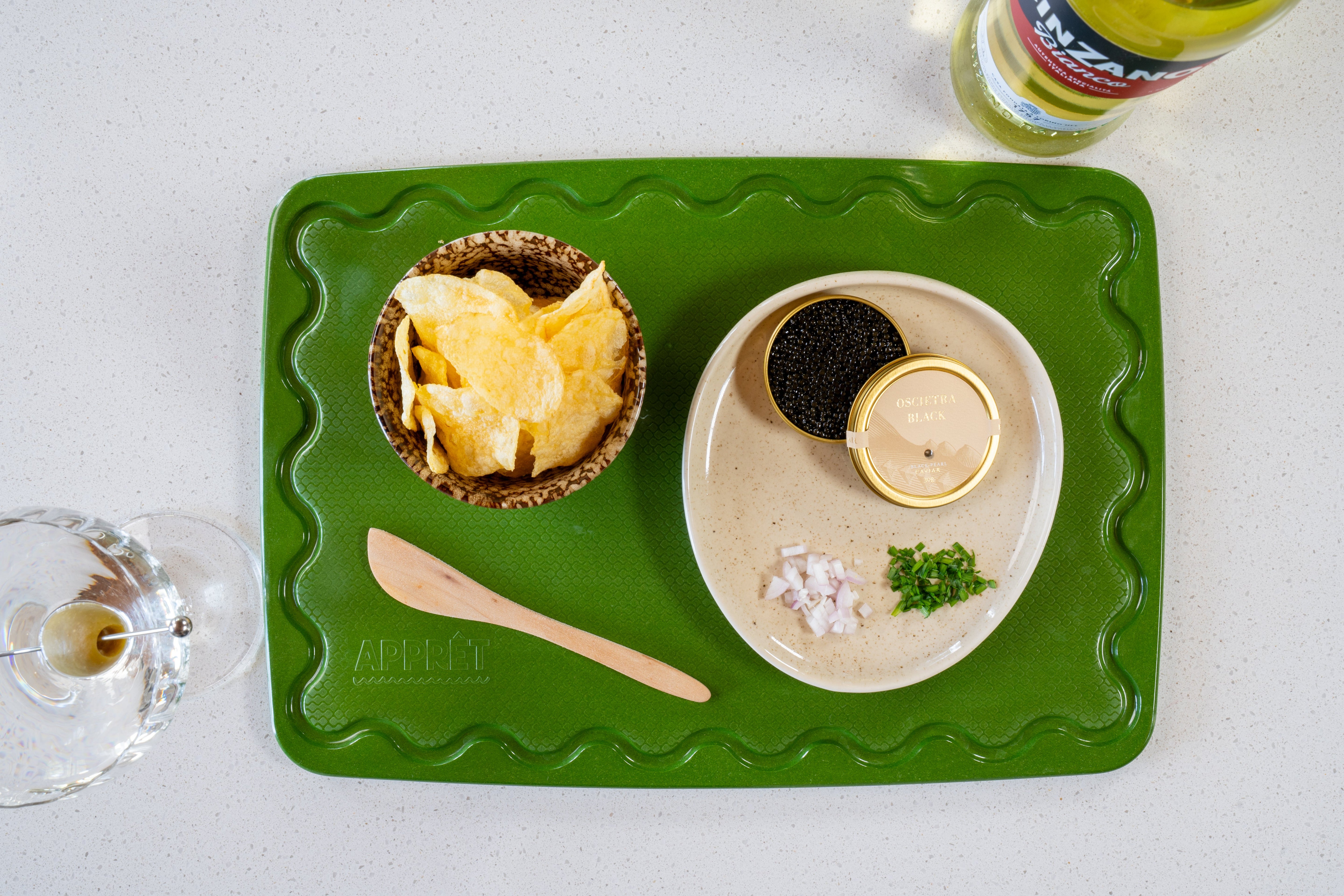 Green Maison Apprêt petite chopping board with smooth surface, ideal for preparing food in modern kitchens.