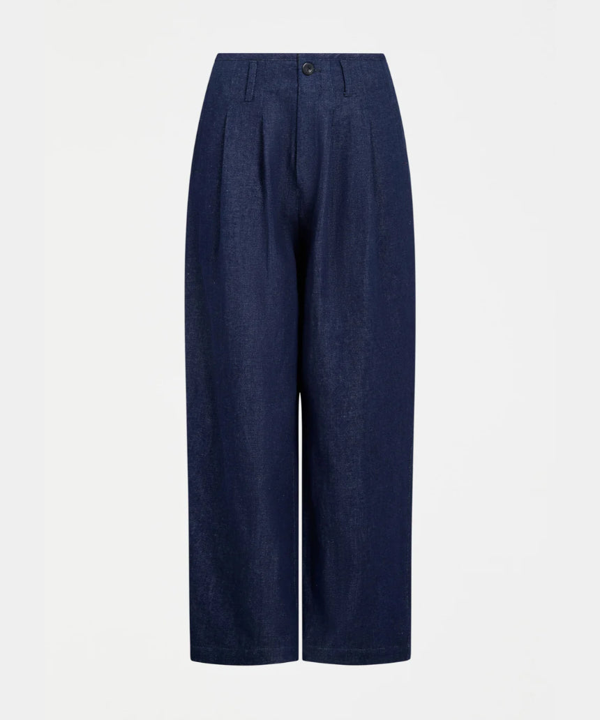 Dark blue Elk Decla Jean, stylish denim clothing with a classic fit, displayed on a plain background.