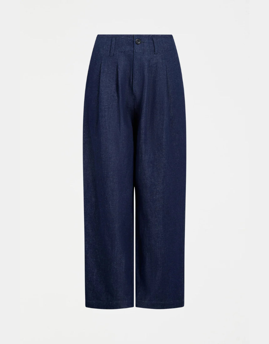 Dark blue Elk Decla Jean, stylish denim clothing with a classic fit, displayed on a plain background.