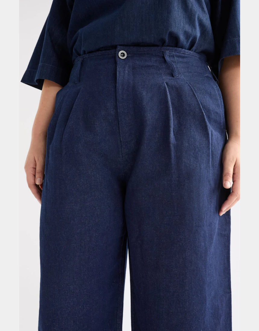 Dark blue Elk Decla Jean with classic denim styling, featuring a slim fit and five-pocket design.
