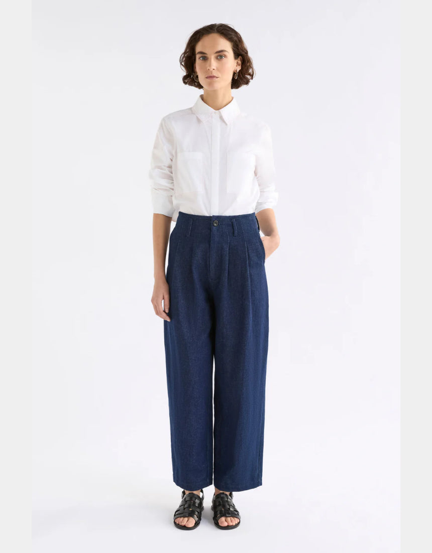 Dark blue Elk Decla Jean, a stylish denim clothing item for women, featuring classic fit and detailed stitching.