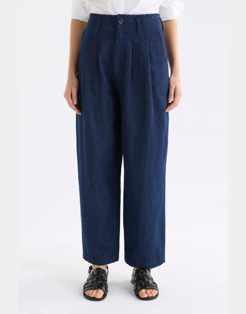 Dark blue Elk Decla Jean, stylish denim clothing with a classic fit, displayed on a neutral background.