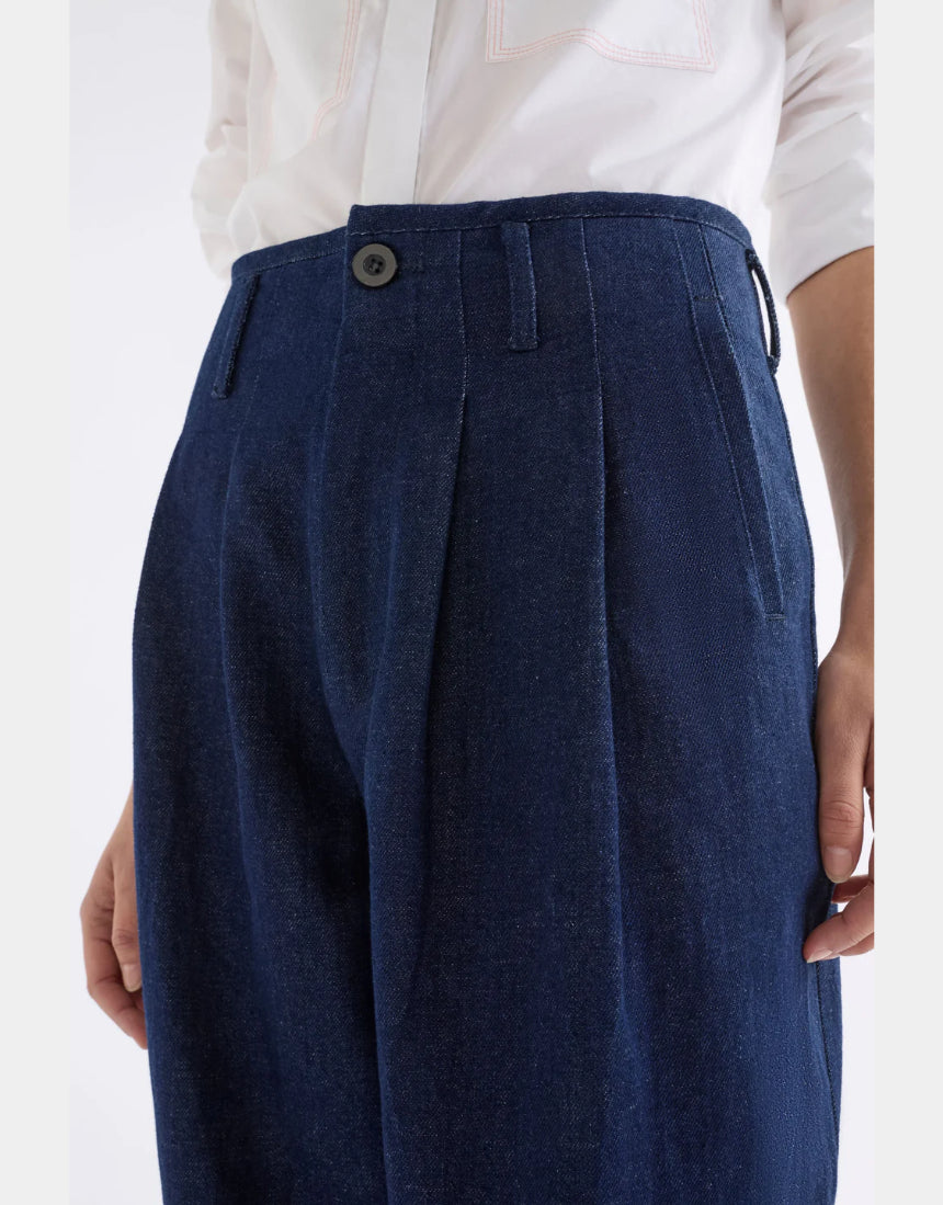 Dark blue Elk Decla Jean pants featuring classic denim style and stitching, fitted on a model showcasing casual clothing.