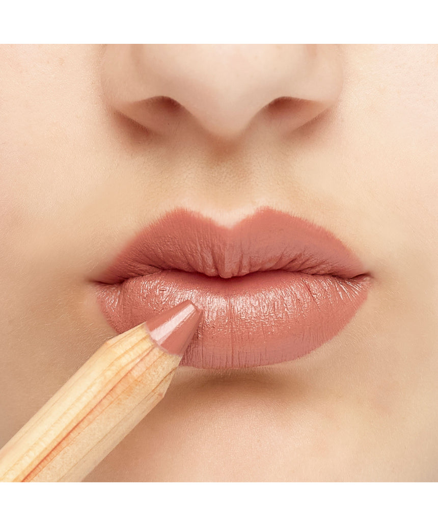 Luk Beautifood Natural Lipstick Crayon in Caramel Kiss applied on lips, showcasing warm nude lipstick color and smooth texture.