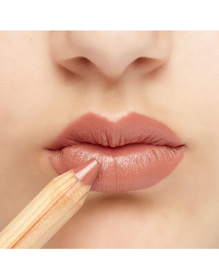 Luk Beautifood Natural Lipstick Crayon in Caramel Kiss applied on lips, showcasing warm nude lipstick color and smooth texture.