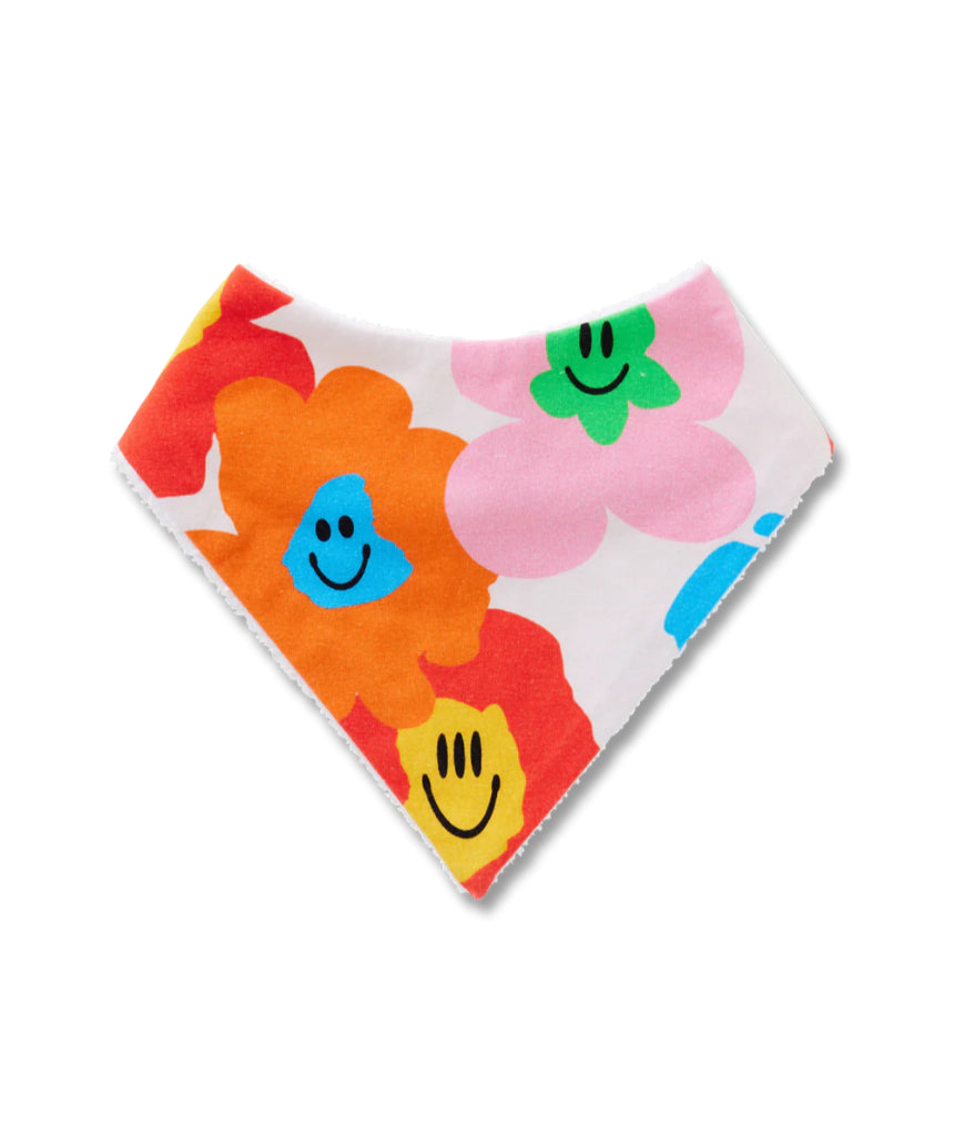 Halcyon Nights Hej Blomma! bib with colorful floral pattern on soft fabric, perfect for babies and toddlers.