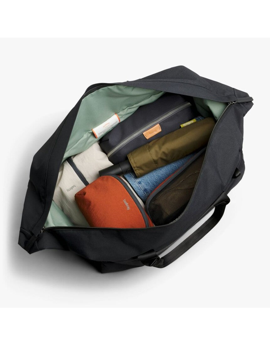 Bellroy Classic Duffel 35L in Black – product view 6