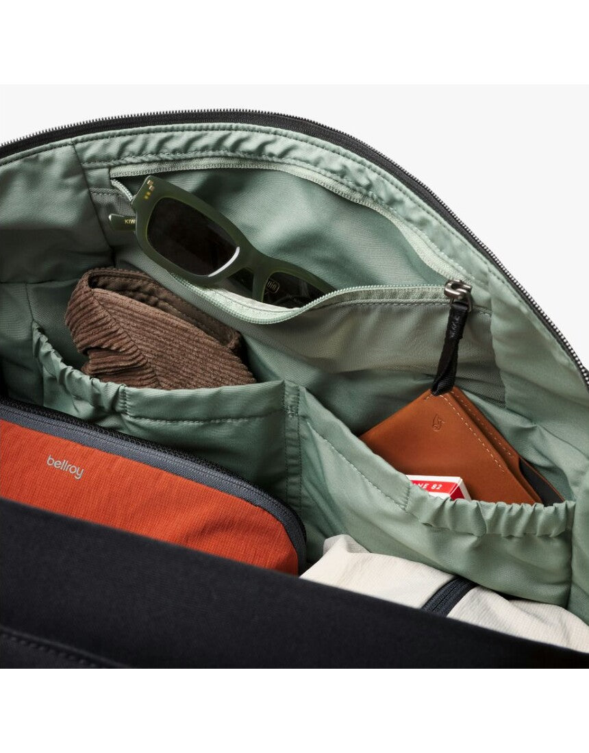 Bellroy Classic Duffel 35L in Black – product view 7