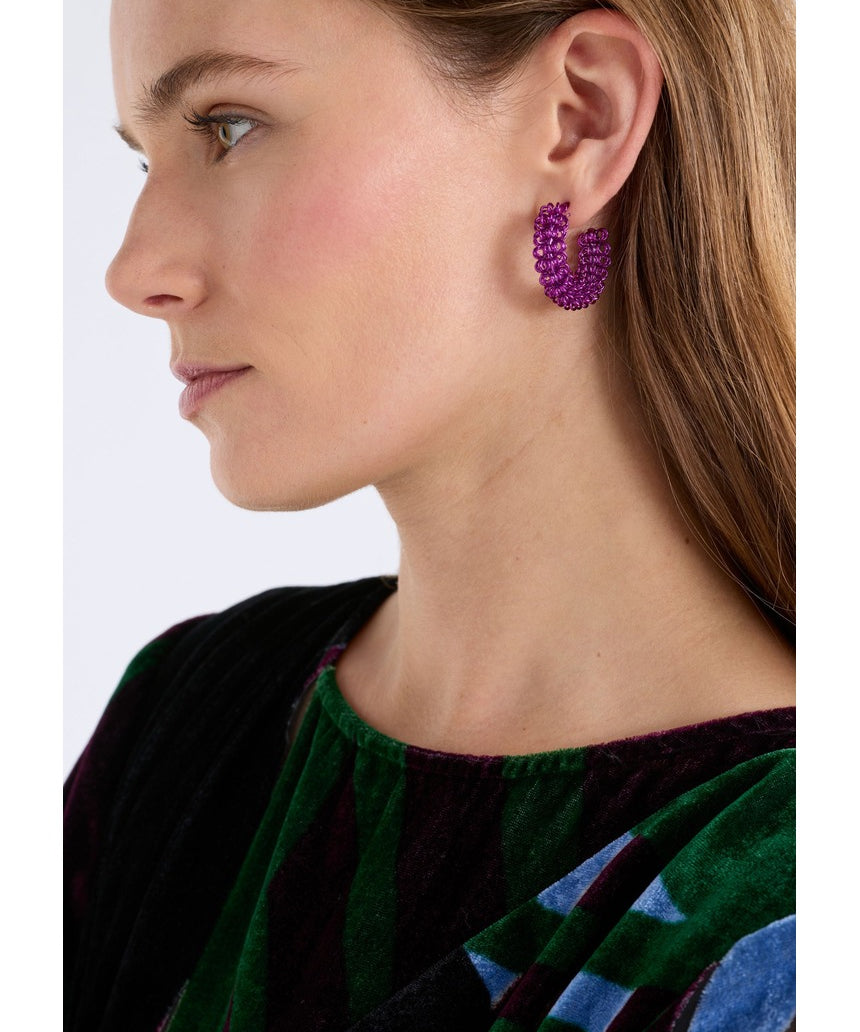 ELK The Label Klippan Hoop Earring in Espresso, gold-toned hoop earrings with a textured finish designed for stylish wear.