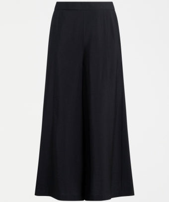 Elk Rema Pant in black, stylish pants with a tailored fit, made from comfortable fabric, perfect for casual or semi-formal wear.