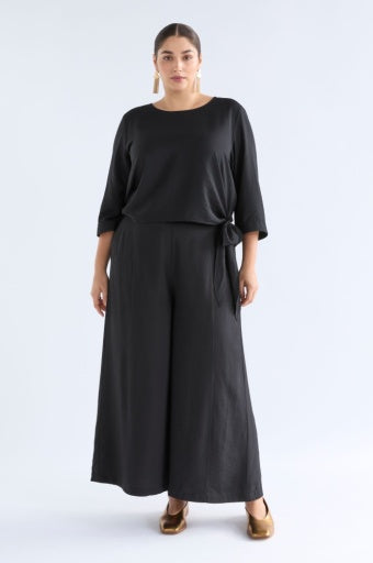 Black Elk Rema Pant showing slim-fit design, front pockets, and sleek fabric for casual and stylish wear.