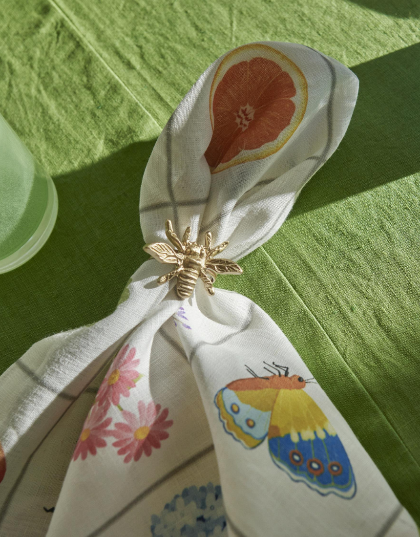 Kip & Co Prairie Linen 4-piece napkin set, soft linen fabric with a floral prairie pattern, ideal for table setting and decor.