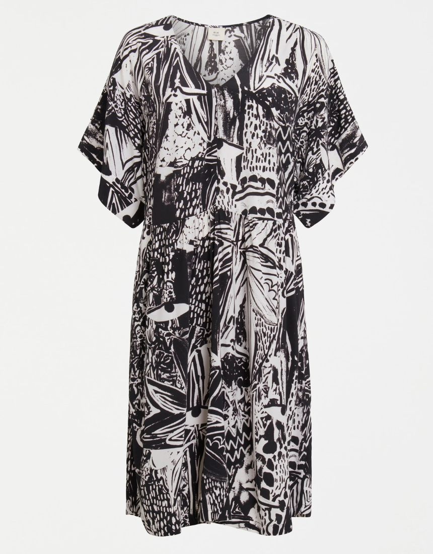 Elk Lento dress in soft fabric with a relaxed fit, featuring a V-neckline and long sleeves, displayed on a neutral background.