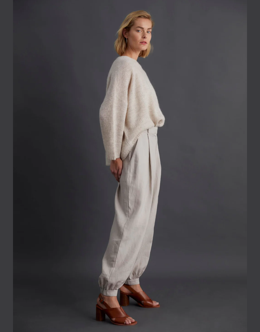 Ecru Elk Agna Sweater jumper in XS size, featuring a cozy knit texture and classic design, perfect for casual wear.